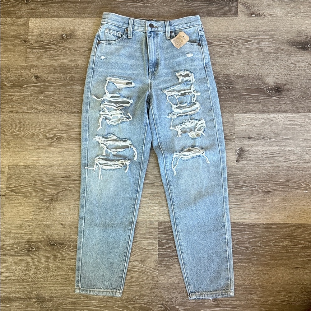 NWT Levi high waisted mom jeans, size 26